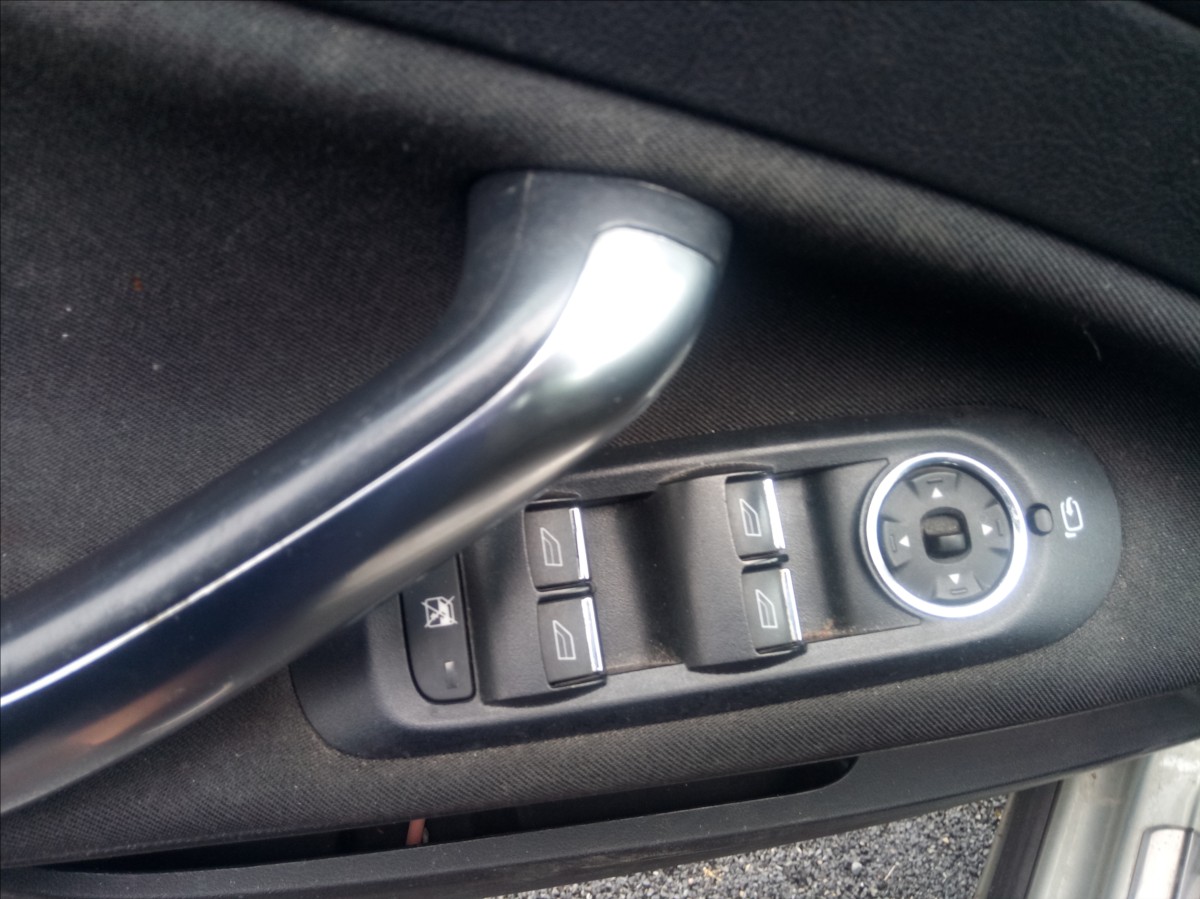 ford-mondeo-1-8-tdci-titanium-cr-1-majitel - 9