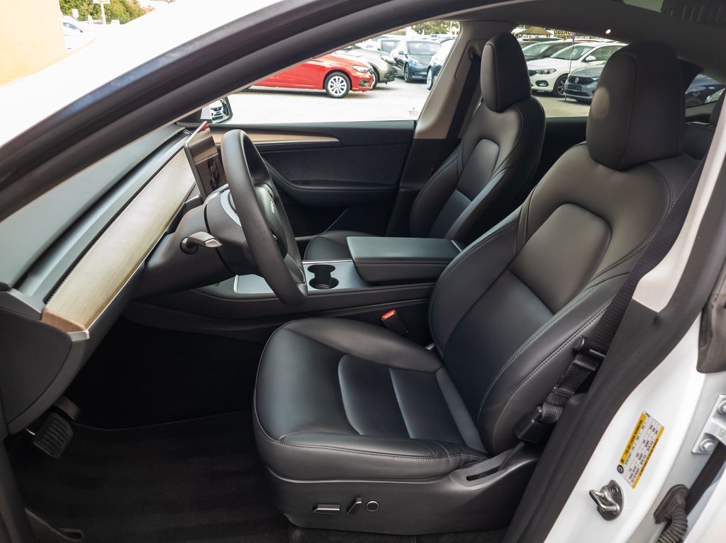 tesla-model-y-standard-plus-rwd-220kw-soh-95 - 9