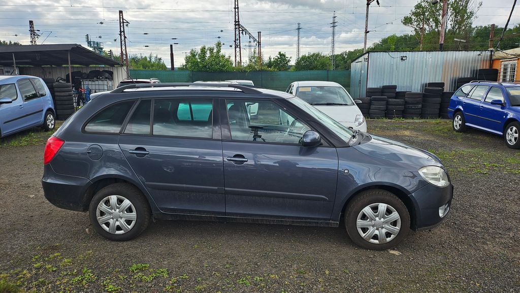 skoda-fabia-1-4i-16v-elegance - 2