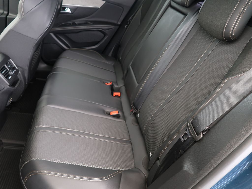 peugeot-3008-1-2puretech-96kw-at-gt-line - 9