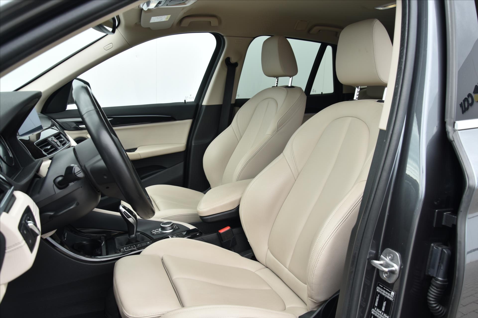 bmw-x1-xdrive-20i-141kw-xline-cr - 9