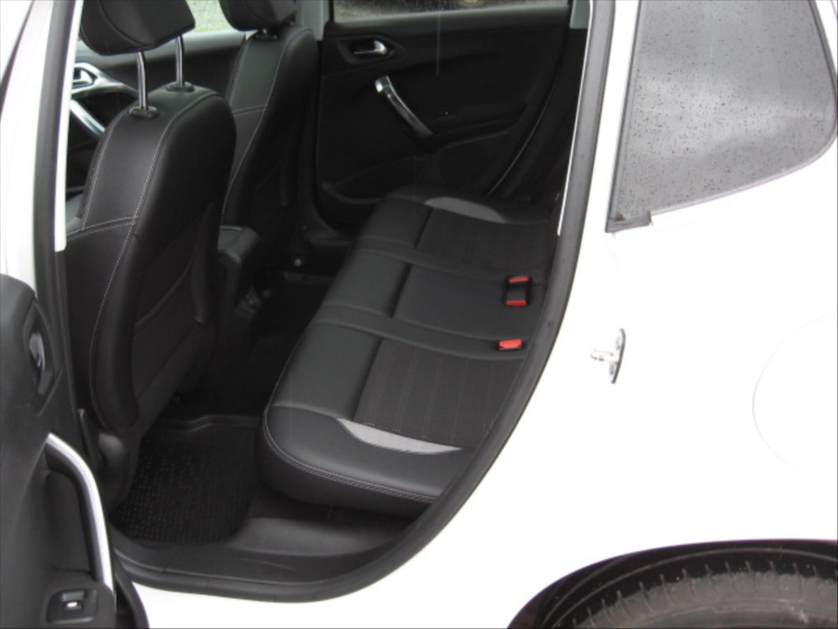 peugeot-2008-1-6-e-hdi - 6