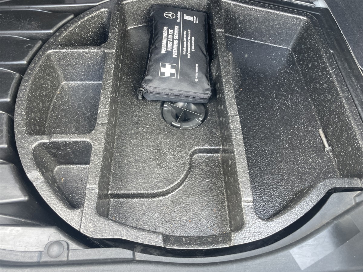 mercedes-benz-clk-3-0-i-v6-170kw-ambiente-top-stav-nove-rozvody - 9