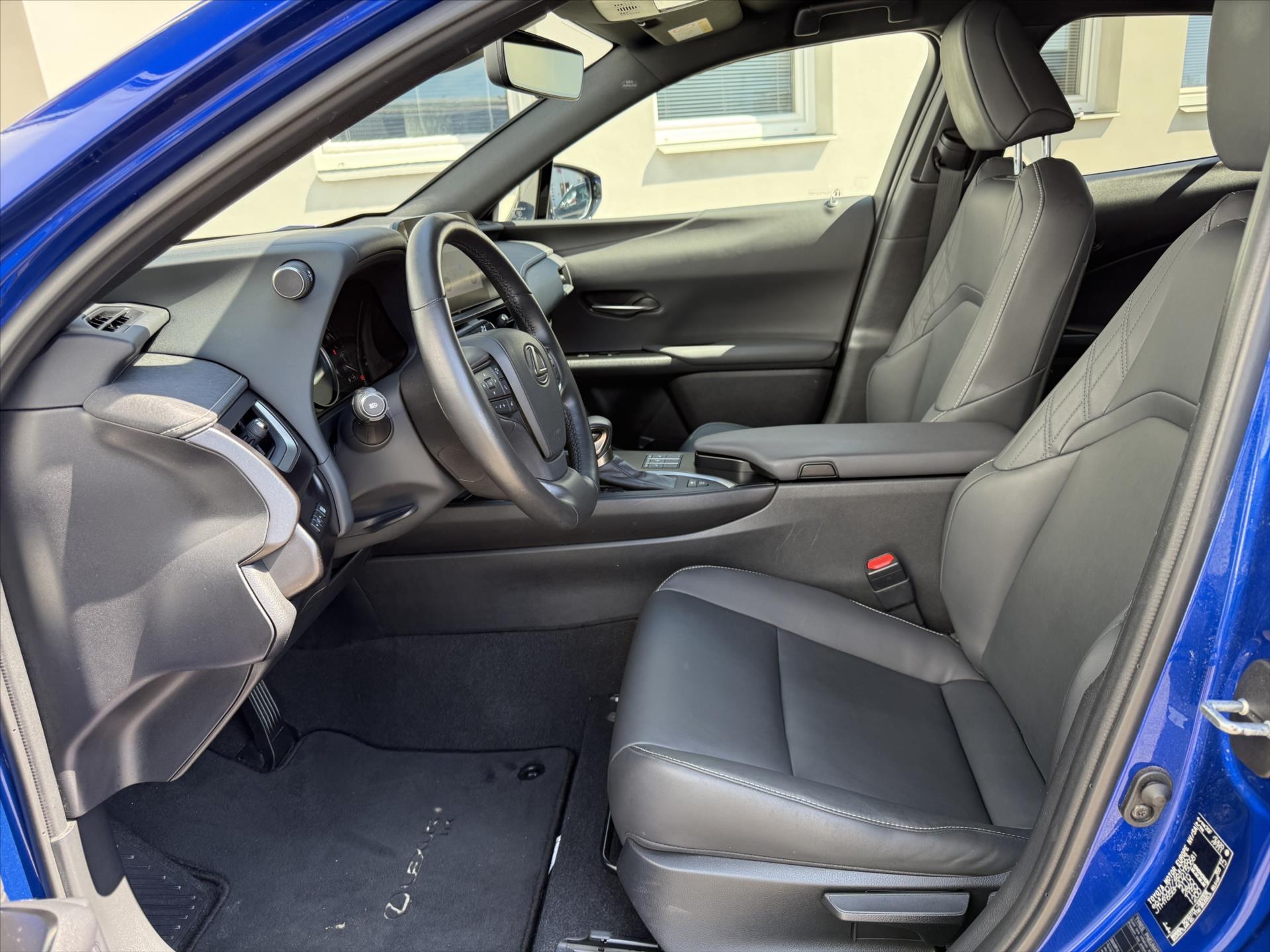 lexus-ux-250h-2-0-f-sport-design-ux - 8