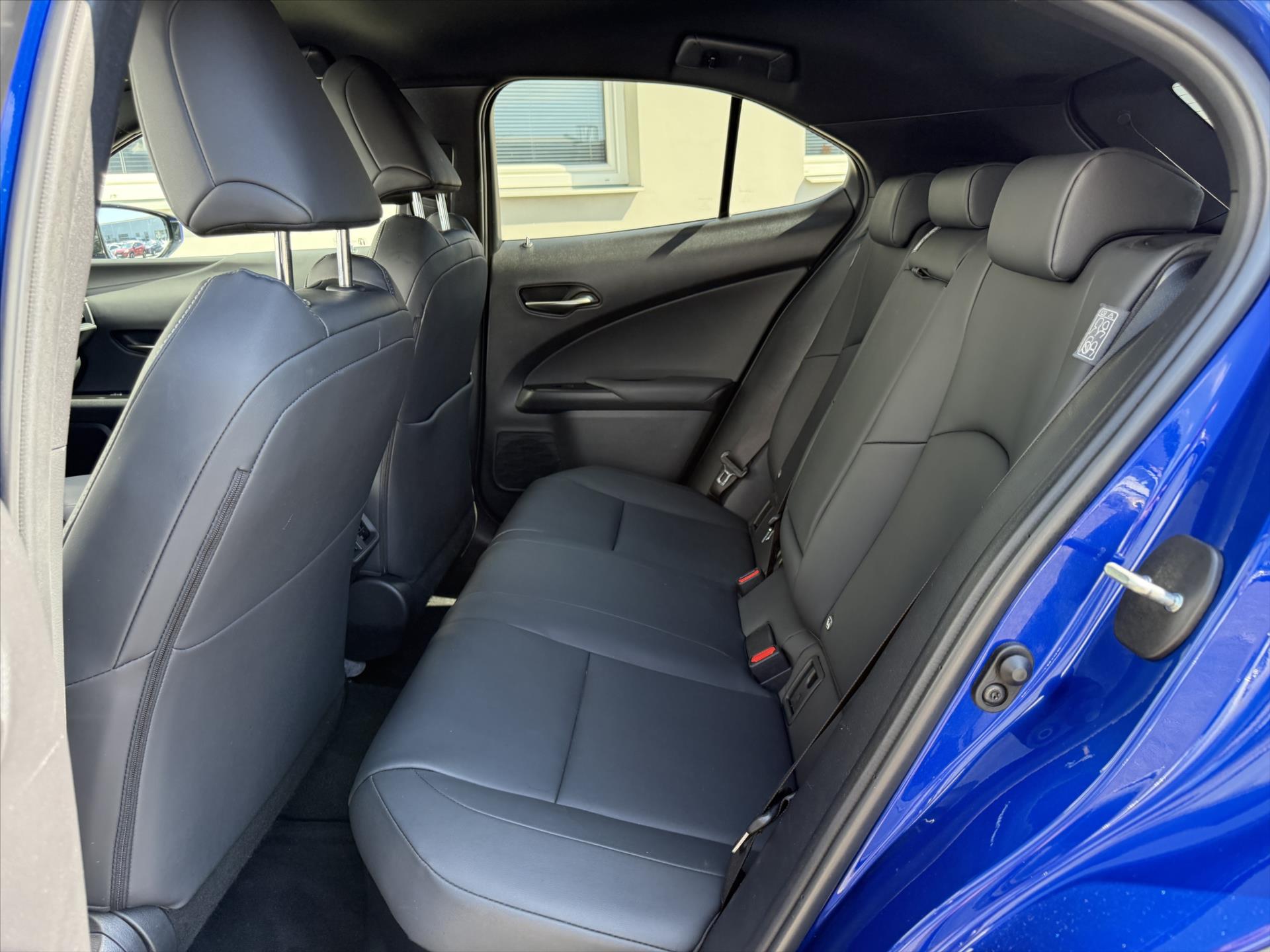 lexus-ux-250h-2-0-f-sport-design-ux - 9