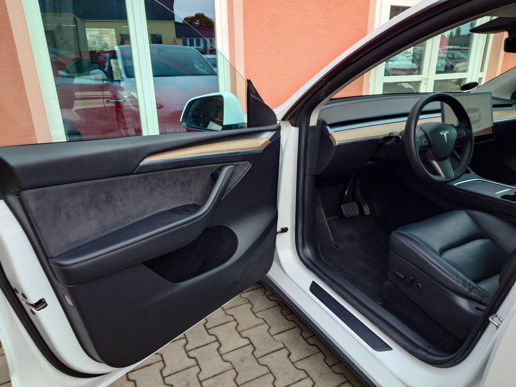 tesla-model-y - 8