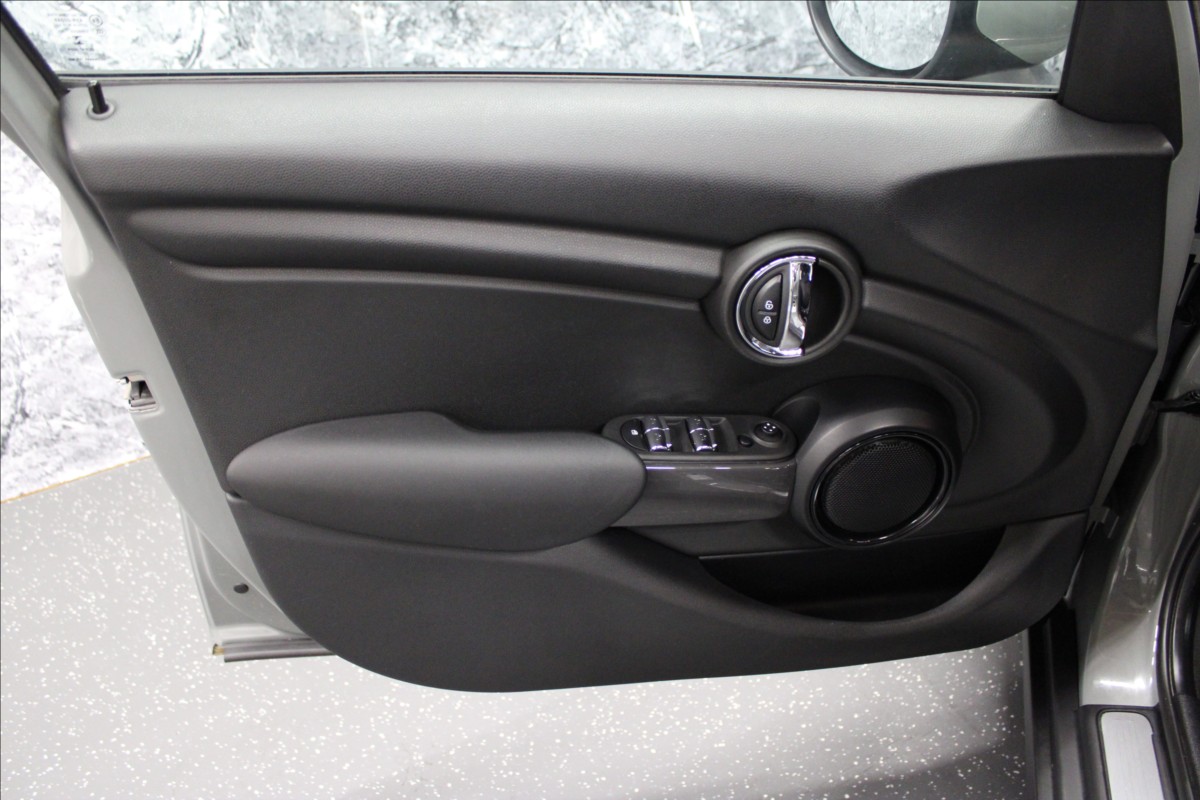 mini-cooper-1-5-1-majitel-cz - 6