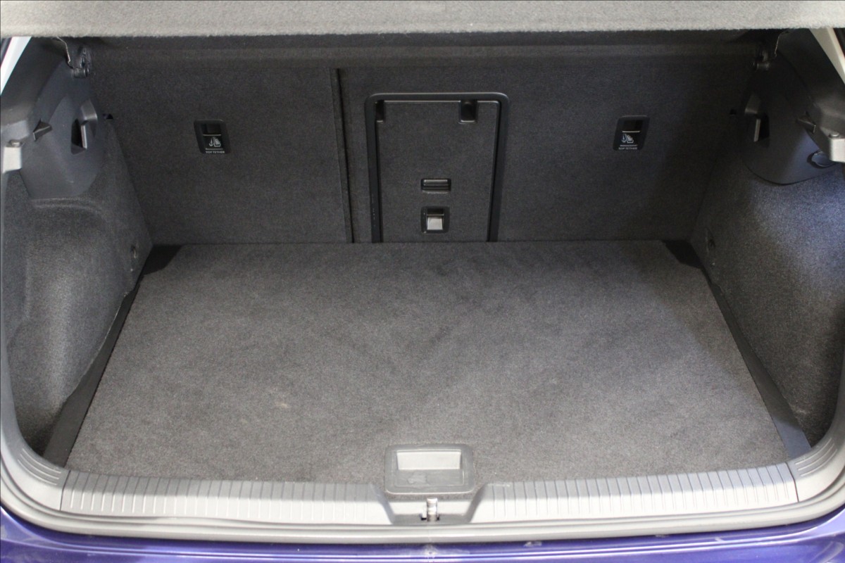 volkswagen-golf-1-0-tsi-life-1-majitel-cz - 4