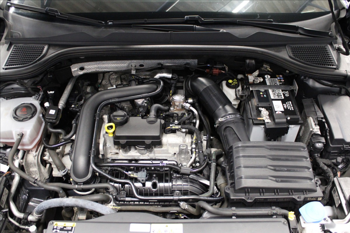 volkswagen-golf-1-0-tsi-life-1-majitel-cz - 5