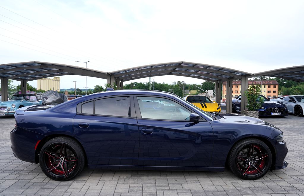 dodge-charger-5-7-v8-hemi-kuze-at-375-ps - 6