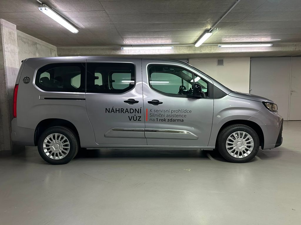toyota-proace-city-verso-1-2-passenger-business-7s-tailgate - 3