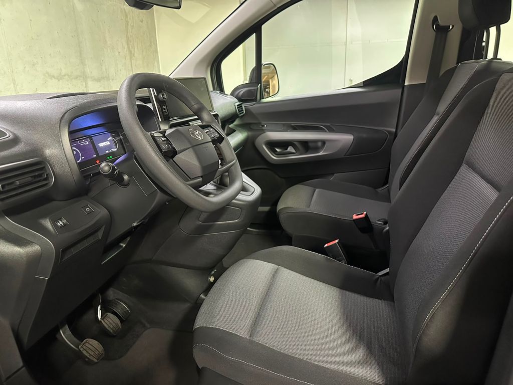 toyota-proace-city-verso-1-2-passenger-business-7s-tailgate - 8