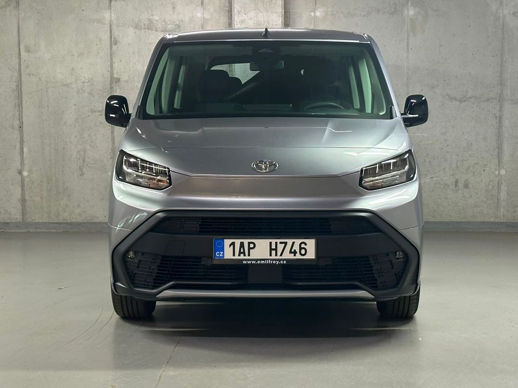 toyota-proace-city-verso-1-2-passenger-business-7s-tailgate - 1
