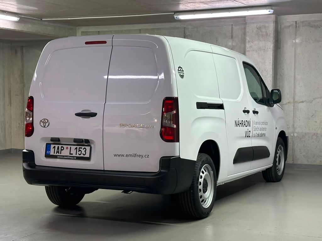 toyota-proace-city-1-5-d-4d-panel-van-active-multimedia - 4