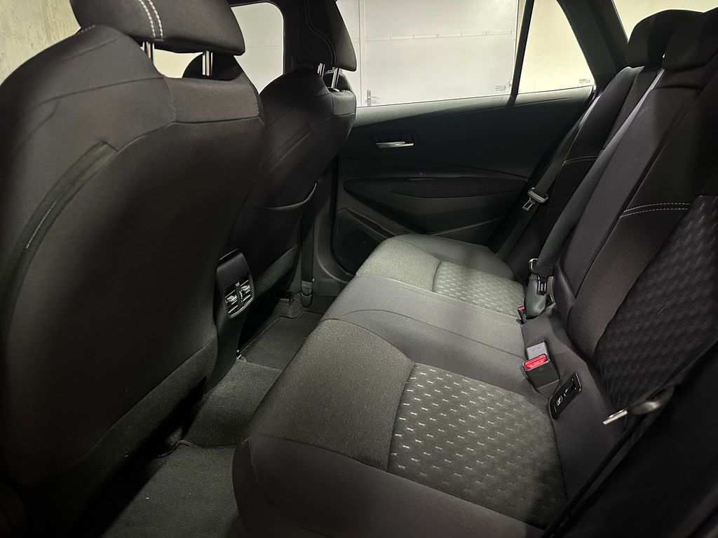 toyota-corolla-1-8l-hev-special-comfort-tech - 9