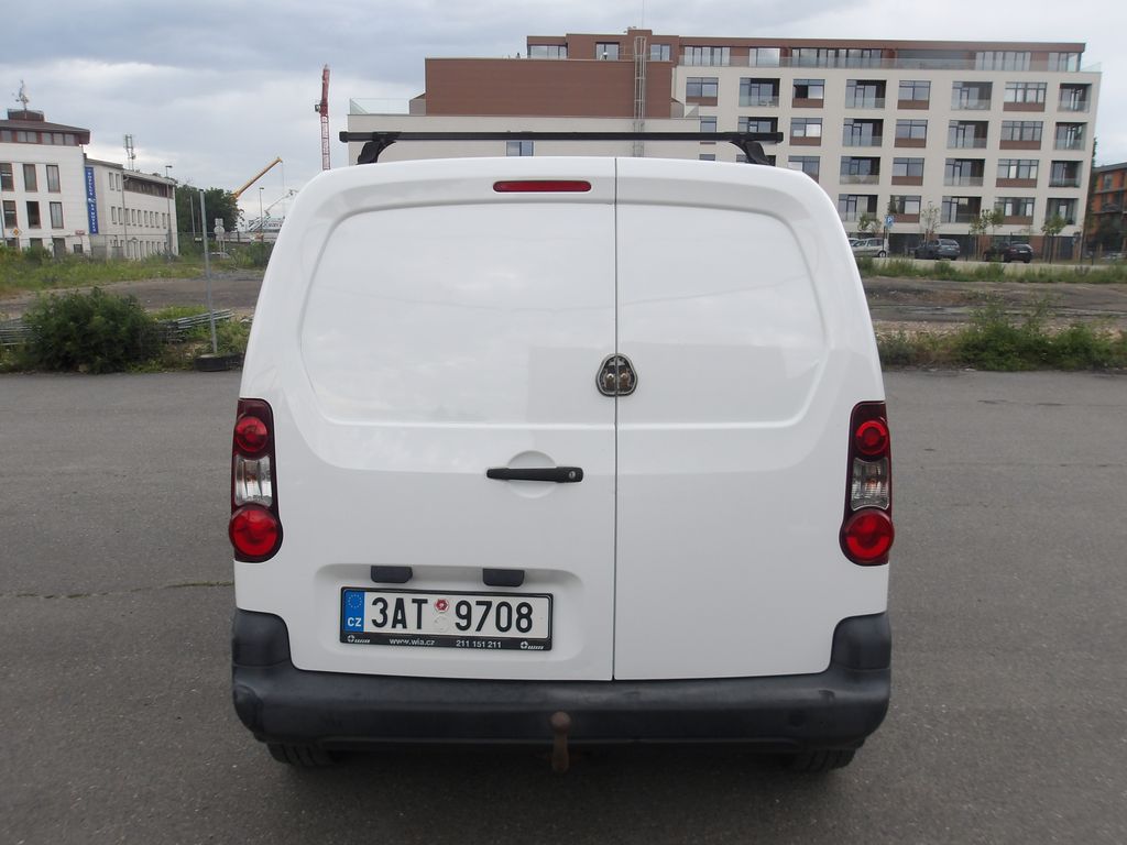 citroen-berlingo-1-6hdi-3-mista-1-majitel - 9