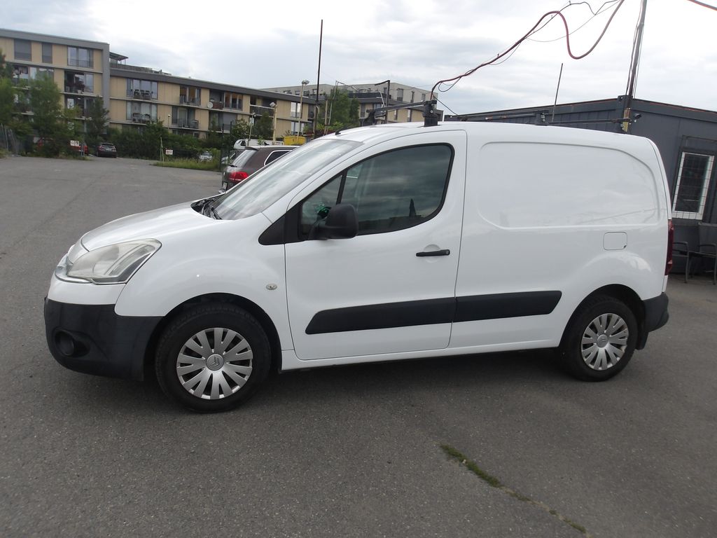 peugeot-partner-1-6hdi-3-mista-1-majitel - 1