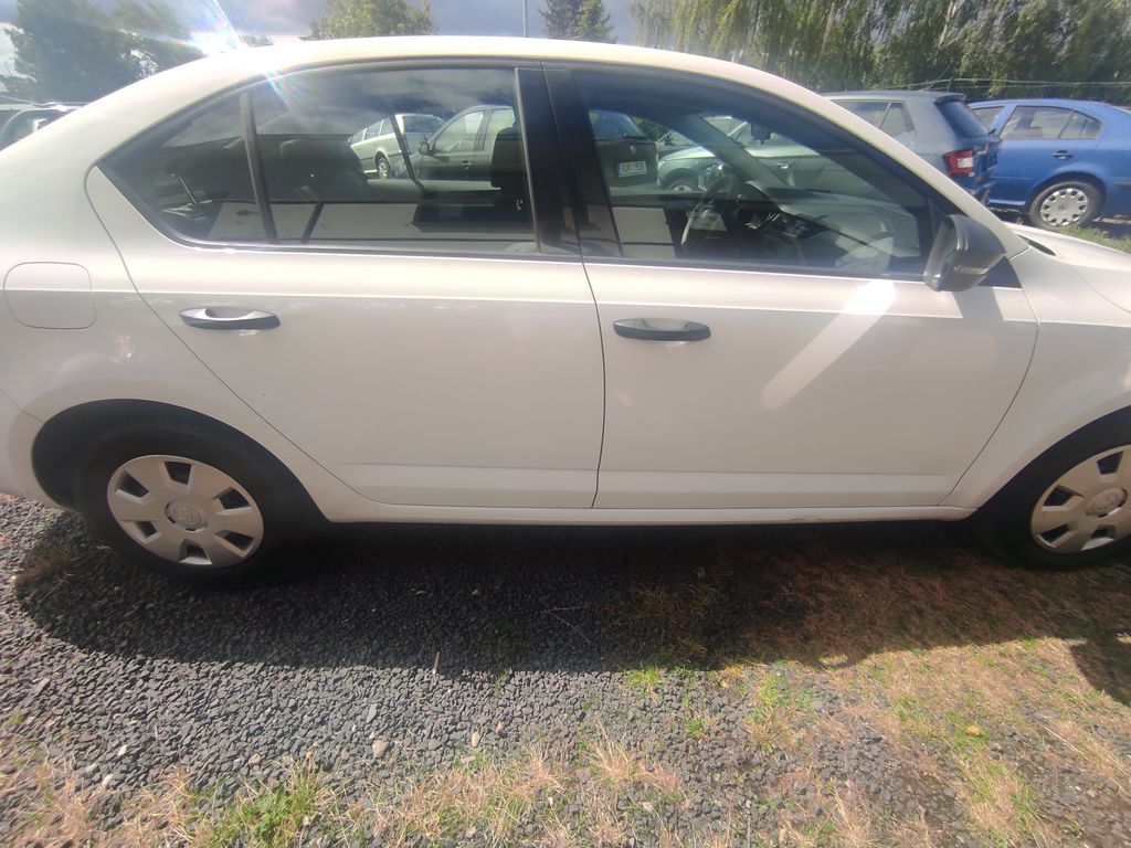skoda-octavia-1-6-tdi-66kw-active - 5