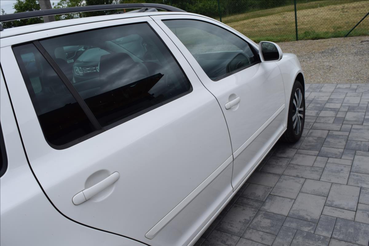 skoda-octavia-1-2-tsi-77kw-2xkola-xenony - 9