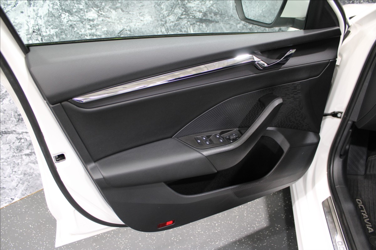 skoda-octavia-2-0-tdi-dsg-style-1-majitel-cz - 7