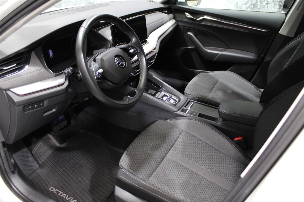 skoda-octavia-2-0-tdi-dsg-style-1-majitel-cz - 8