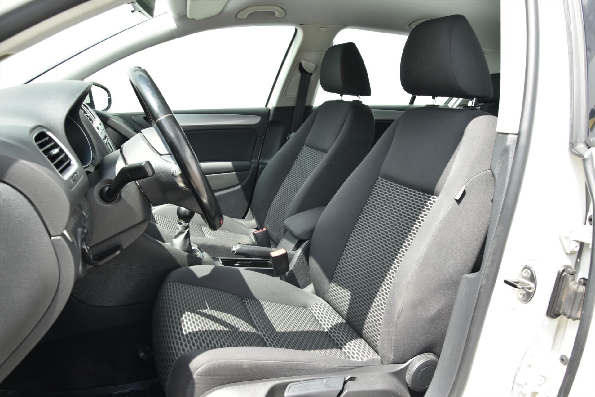volkswagen-golf-1-2tsi-77kw-trend-servis-kn - 9