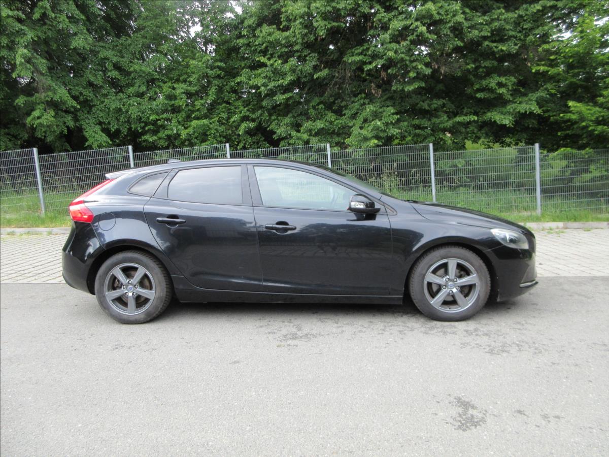 volvo-v40-1-6-d-d2-84kw-klima-park-sys-dph - 9