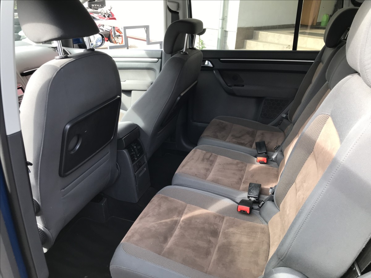 volkswagen-touran-1-6-tdi-77kw-6mt-7mist - 7