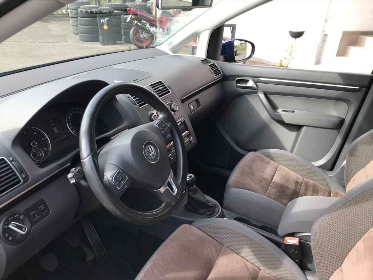 volkswagen-touran-1-6-tdi-77kw-6mt-7mist - 8