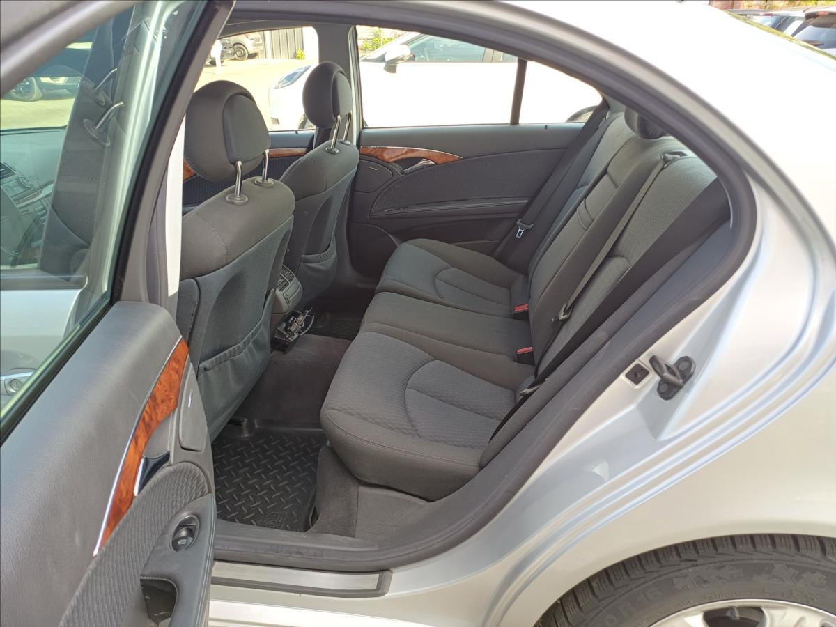 mercedes-benz-tridy-e-2-6-e240-v6-elegance - 9