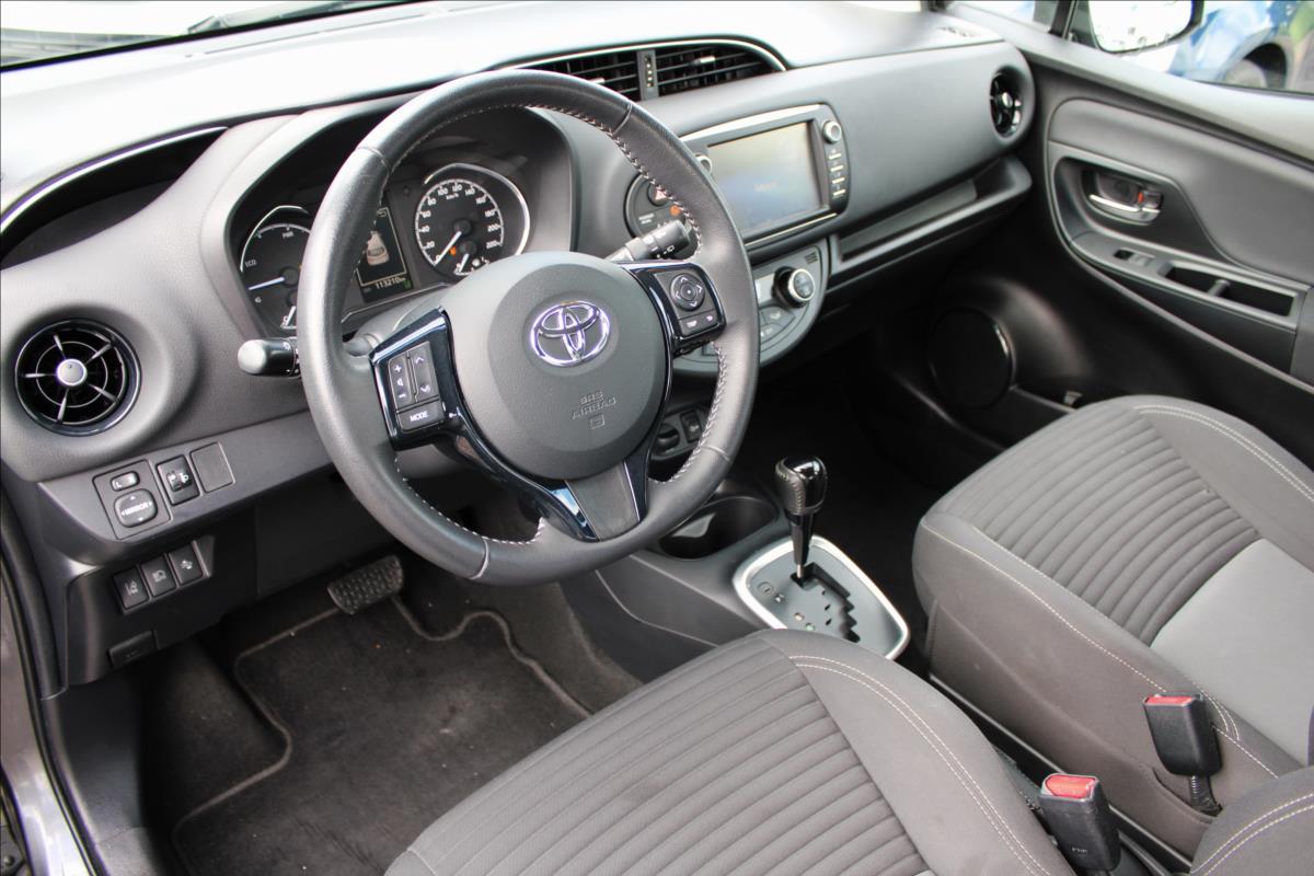 toyota-yaris-1-5-hybrid-comfort-kamera - 9
