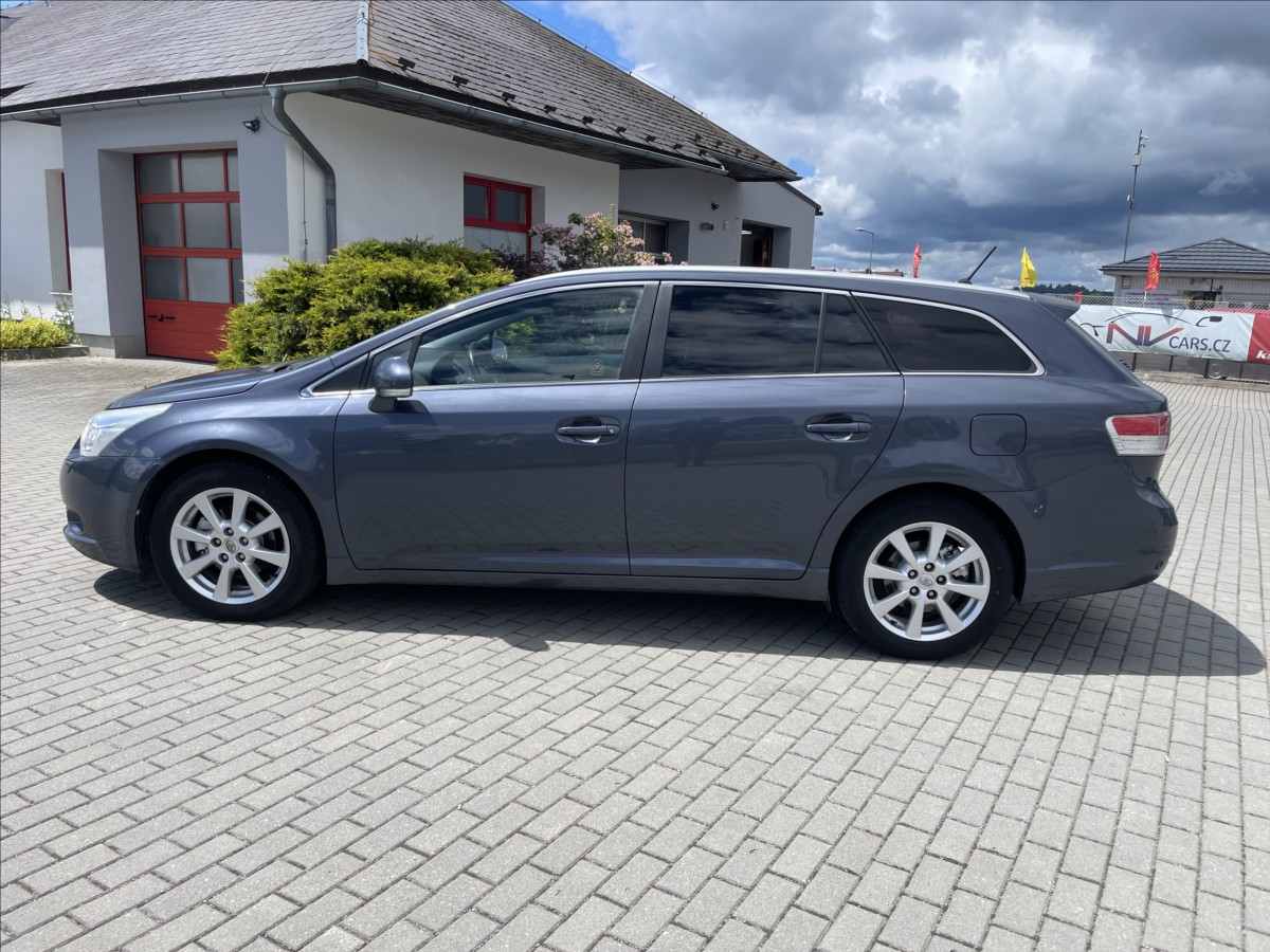 toyota-avensis-2-0-d-4d-93-kw-klima-bez-koroze - 1