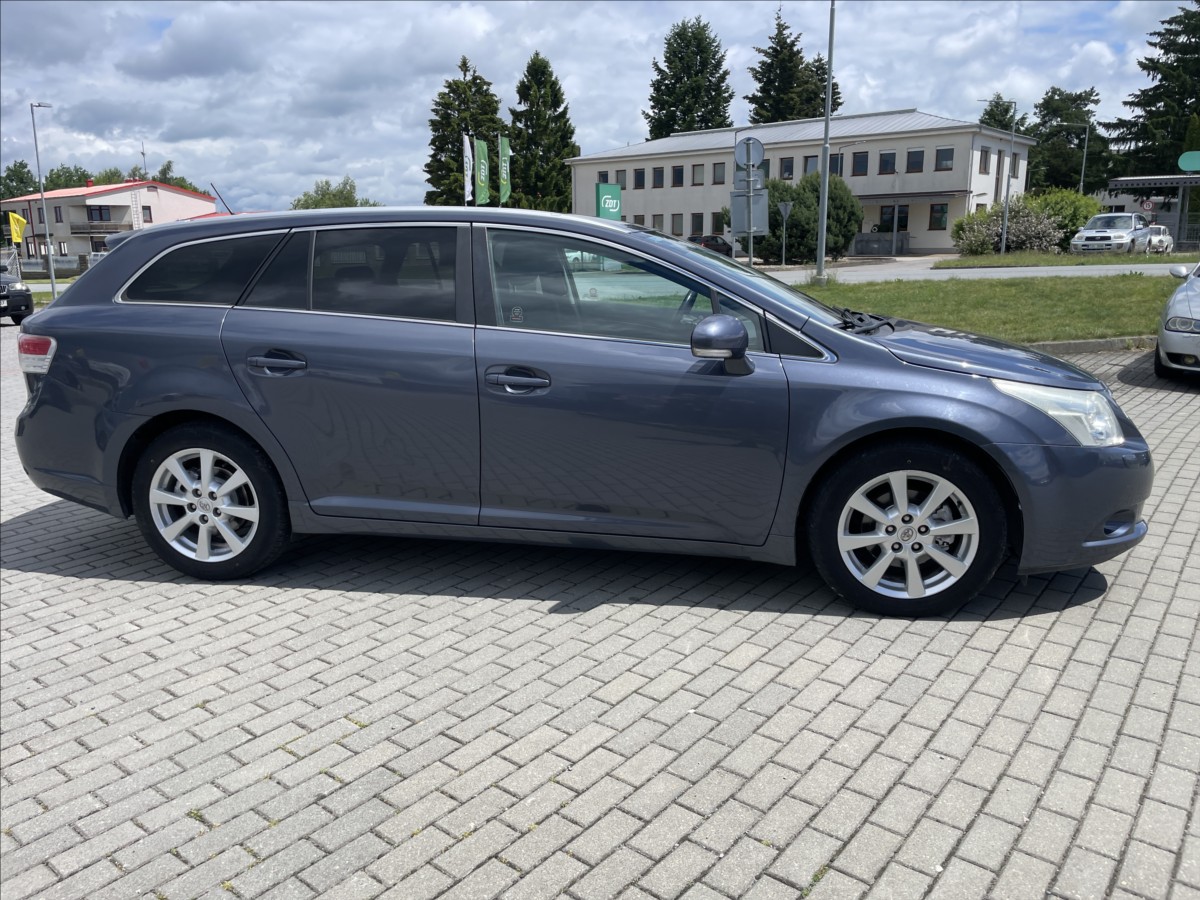 toyota-avensis-2-0-d-4d-93-kw-klima-bez-koroze - 4
