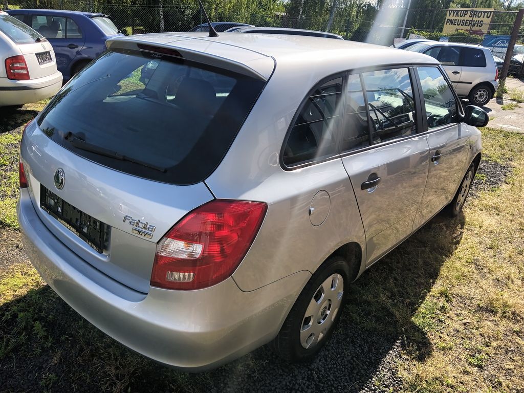 skoda-fabia-1-4-16v-combi-cool - 4