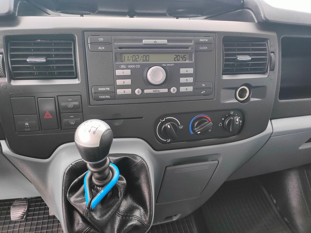 ford-transit-2-2tdci-klima-9mist - 8