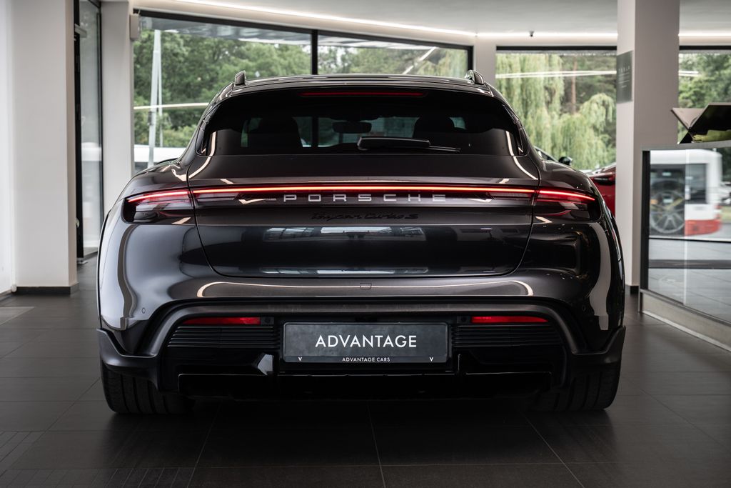 porsche-taycan-turbo-s-cross-turismo-burmester-360-vzduch-pano - 2