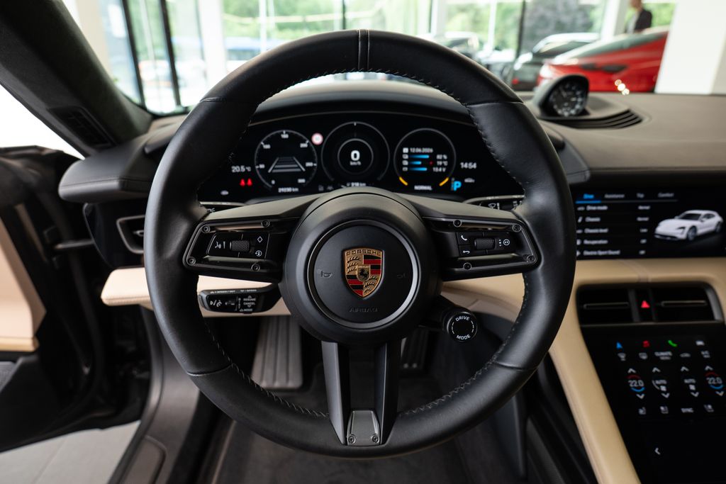 porsche-taycan-turbo-s-cross-turismo-burmester-360-vzduch-pano - 5