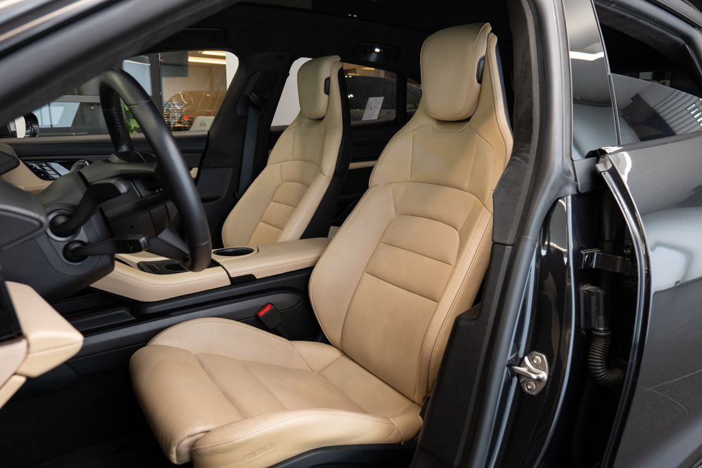 porsche-taycan-turbo-s-cross-turismo-burmester-360-vzduch-pano - 7