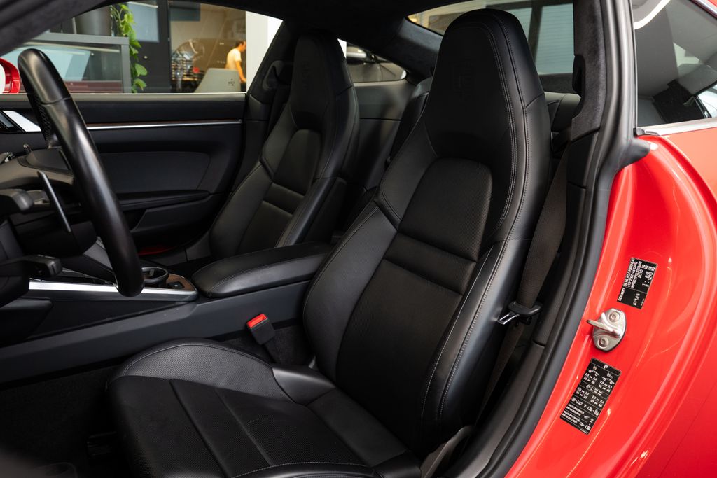 porsche-911-carrera-4s - 6