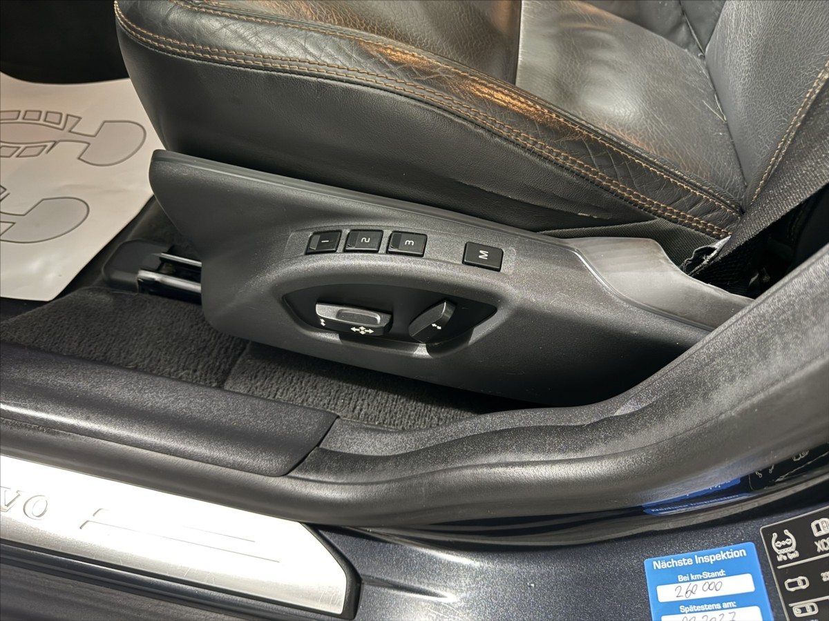 volvo-xc60-2-4-d5-awd-summum-xenon - 7