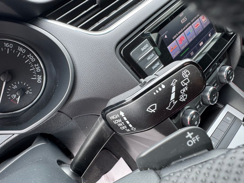 skoda-octavia-combi-1-8-tsi-dsg-4x4-elegance - 9