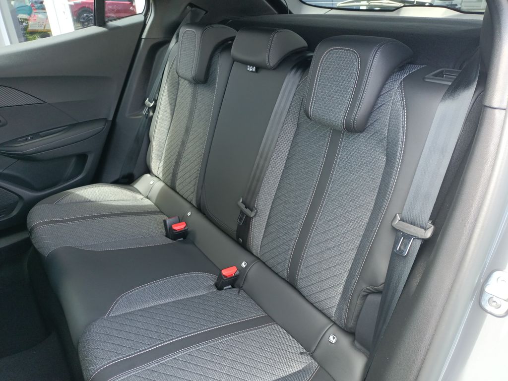peugeot-2008-allure-hybrid-145-e-dcs6 - 4