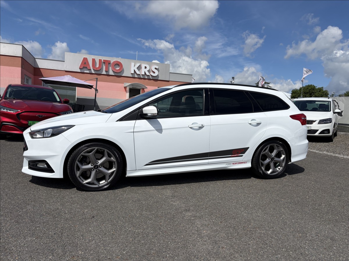 ford-focus-2-0-eb-184kw-st-navi-winterpaket-1-maj - 8