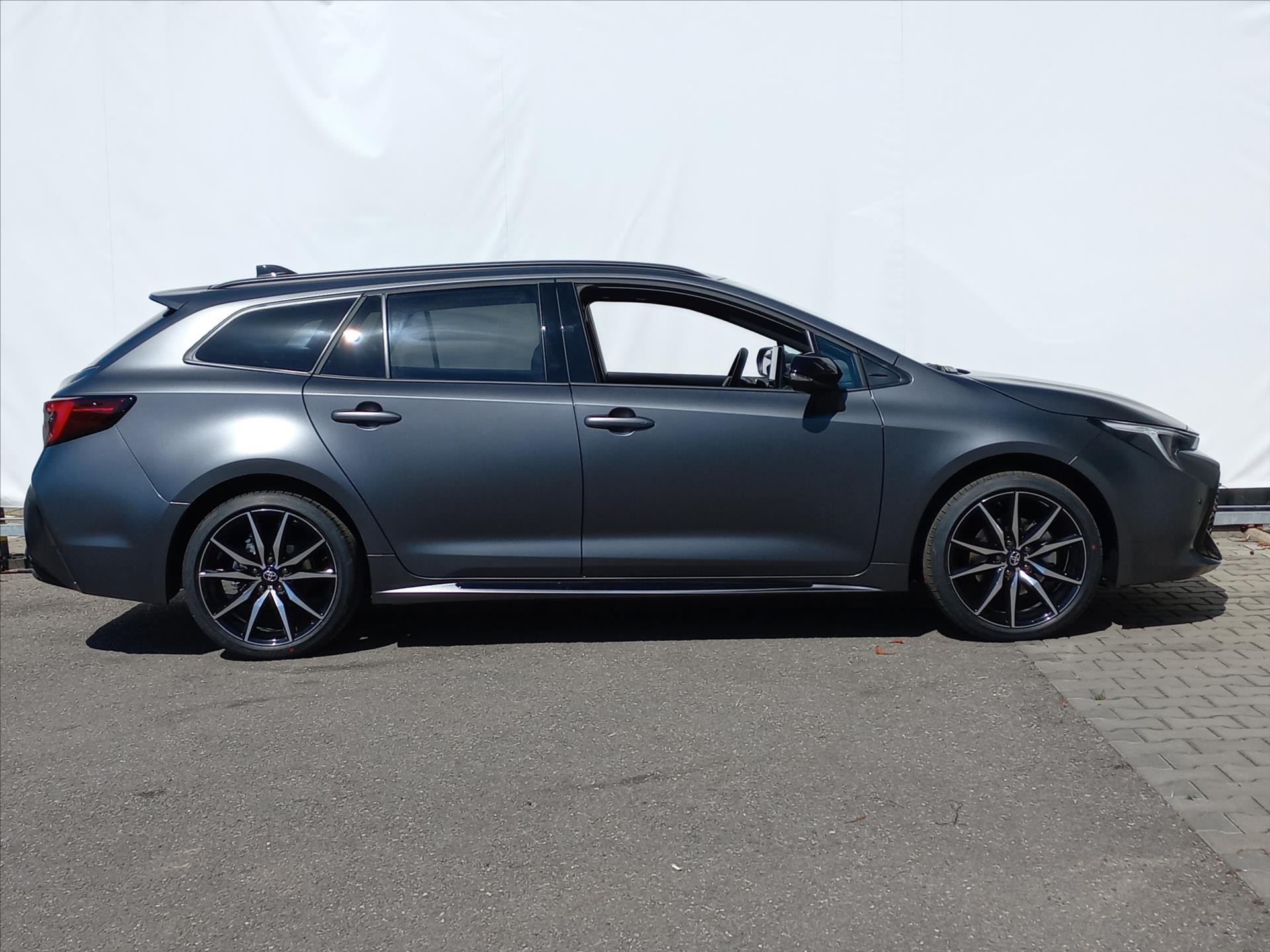 toyota-corolla-2-0-hybrid-e-cvt-178k-ts-gr-sport - 1