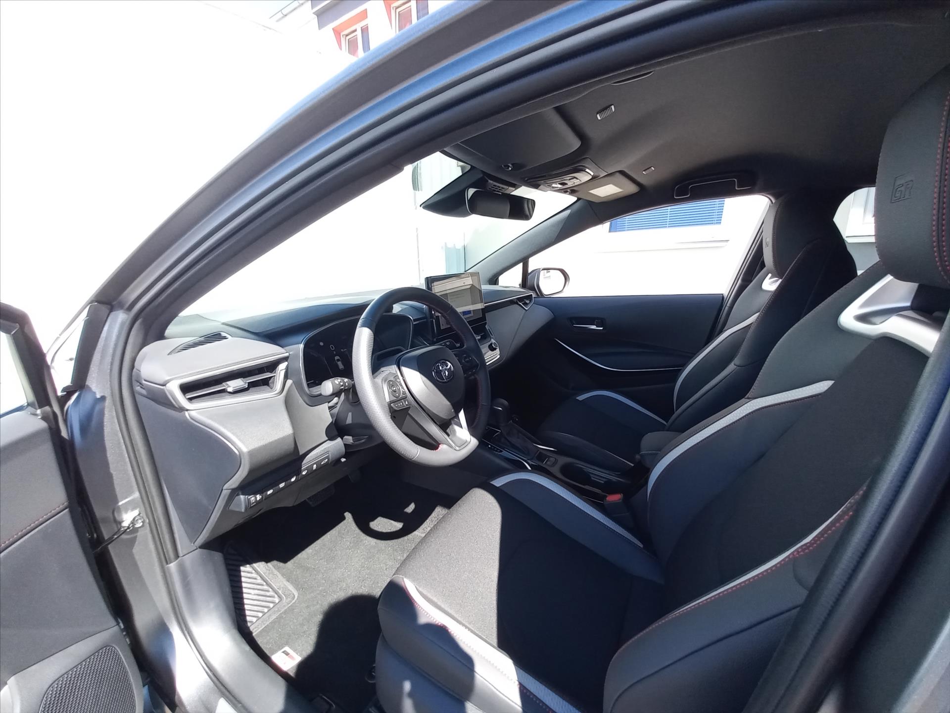 toyota-corolla-2-0-hybrid-e-cvt-178k-ts-gr-sport - 9