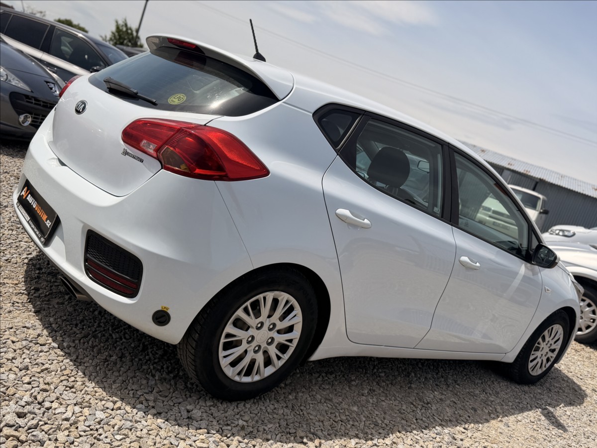kia-ceed-1-4-i-lpg-1-majitel-cr-dph - 4