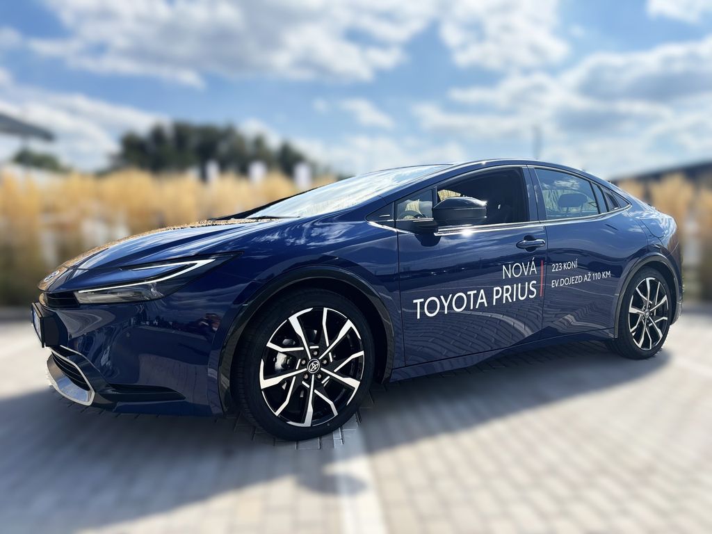 toyota-prius-prestige-prius-plug-in-ng23 - 2