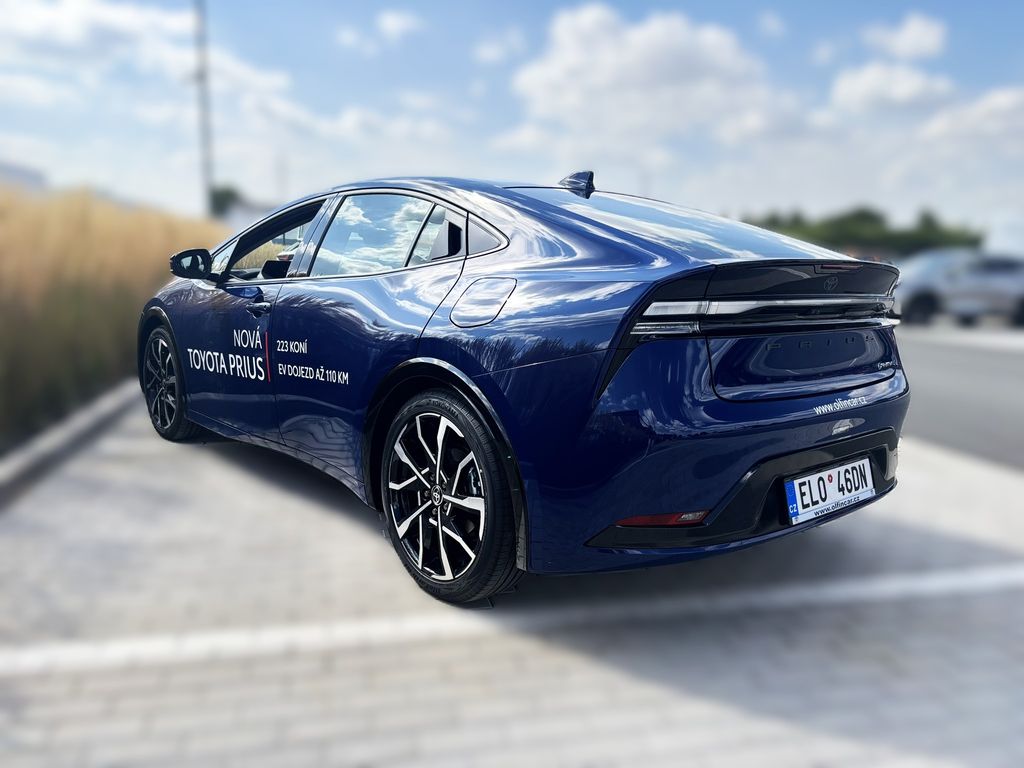 toyota-prius-prestige-prius-plug-in-ng23 - 6
