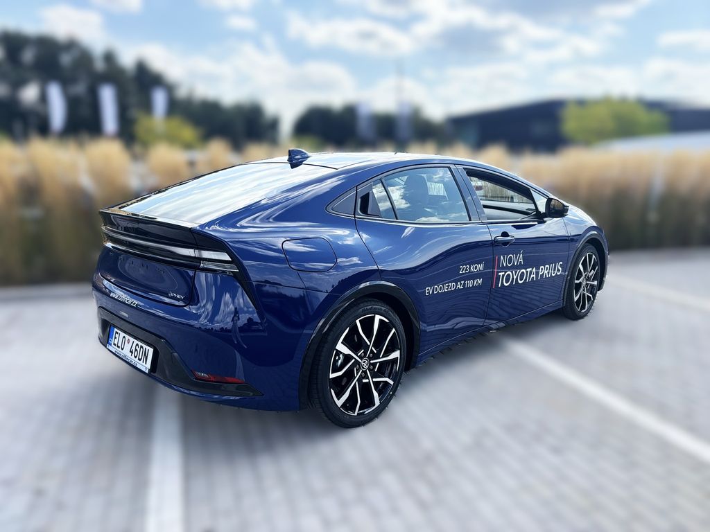 toyota-prius-prestige-prius-plug-in-ng23 - 9