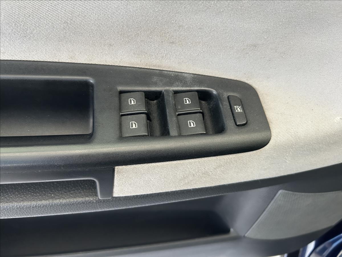 volkswagen-polo-1-4-cross-16v-klimatizace - 9